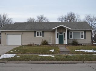 2202 Lucinda St, Perry, IA 50220