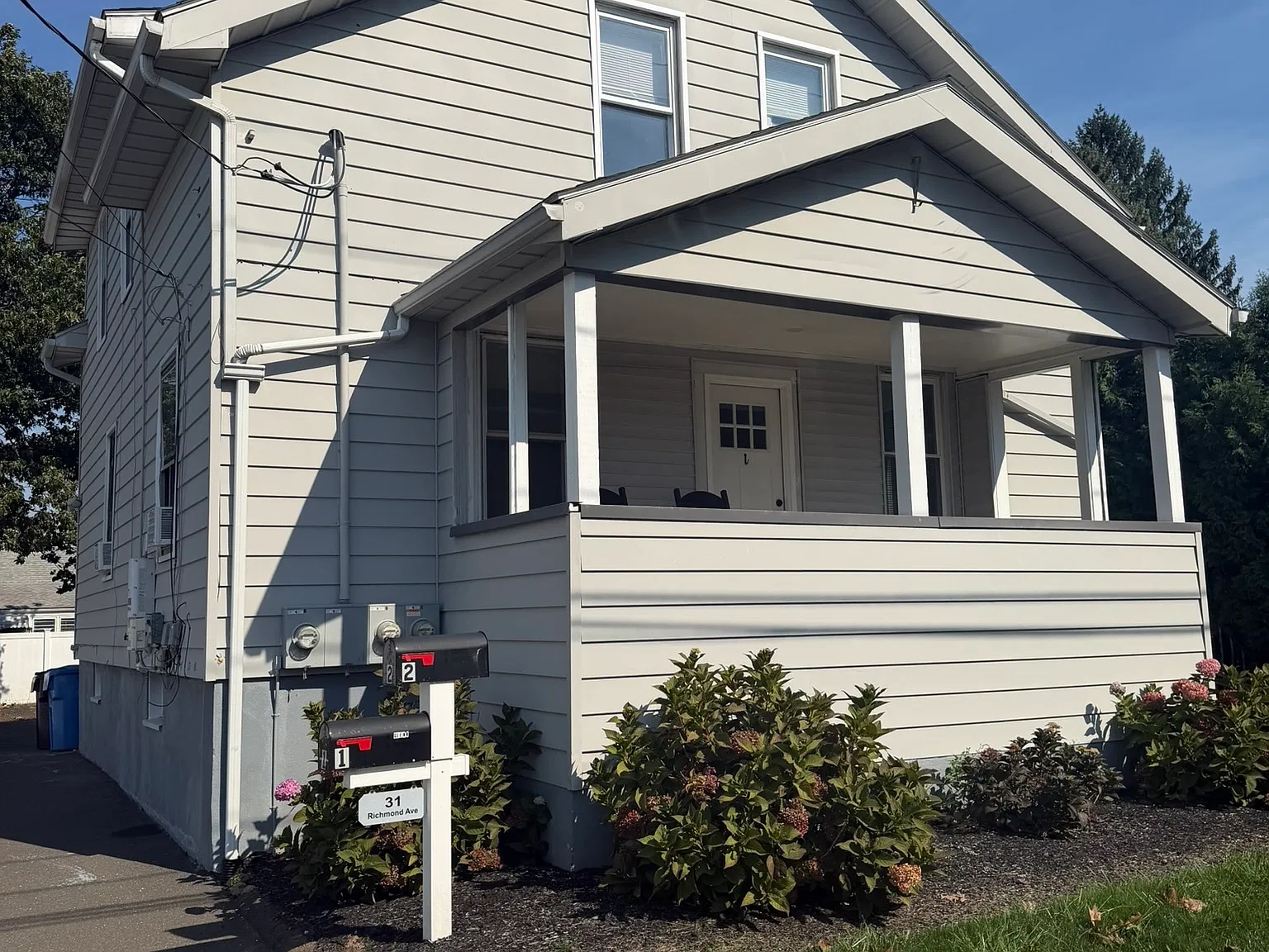 2 bed, 1.0 bath, 928 sqft, $2,000 — Photo 2