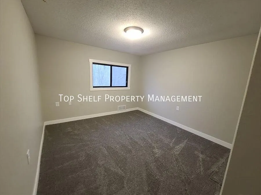 3 bed, 1.5 bath, 1612 sqft, $1,345 — Photo 4
