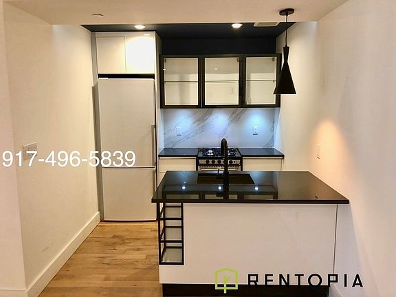 5th image of 10 Lexington Ave #7A