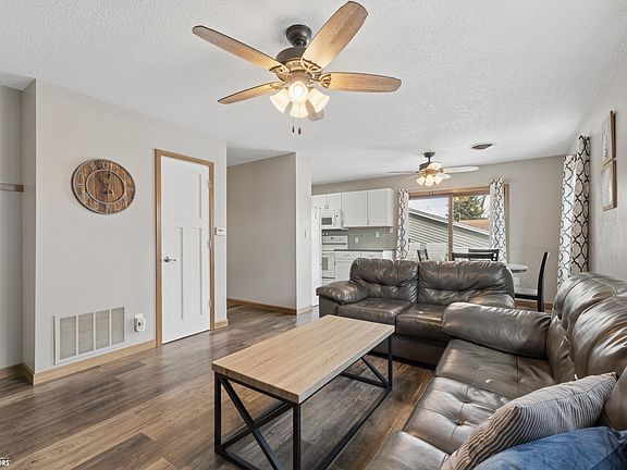 3rd image of 2 Country Ln APT 2