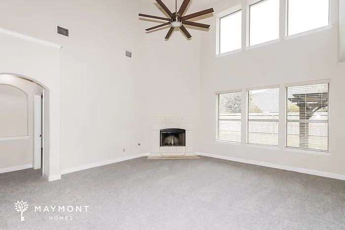 26049 Kingshill Dr — Photo 4