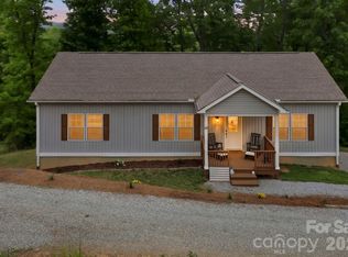 127 Cairens Ridge Dr, Mills River, NC 28759