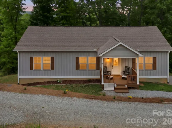 127 Cairens Ridge Dr, Mills River, NC 28759