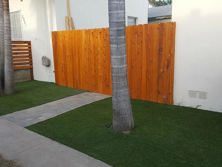 2061 Thomas Ave — Photo 4