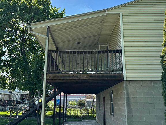 4th image of 641 Main St
