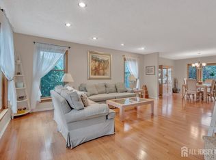 25 Franklin Dr, Plainsboro, NJ 08536