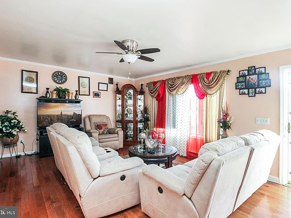2nd image of 301 S Winding Brooke Dr