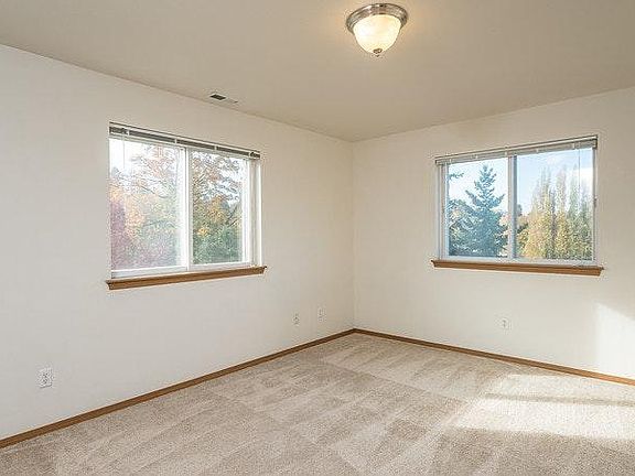 4th image of 215 23rd Ave SW APT 09