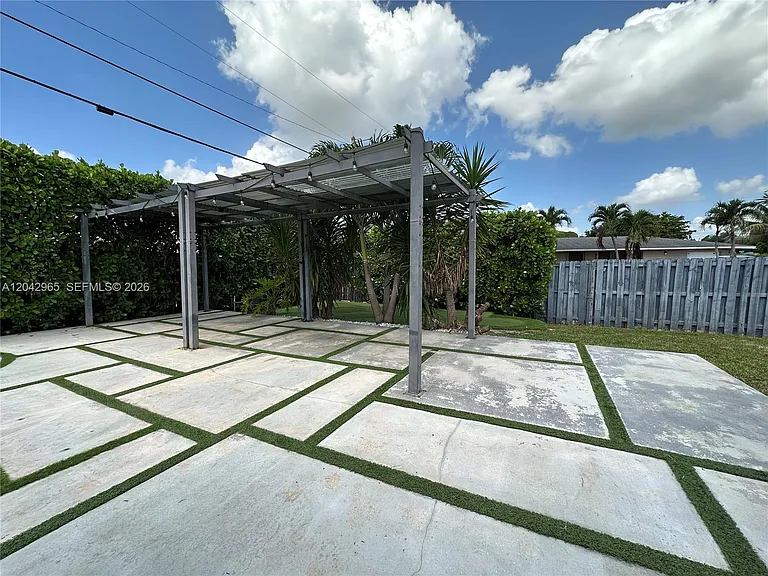 10010 SW 162nd St — Photo 21