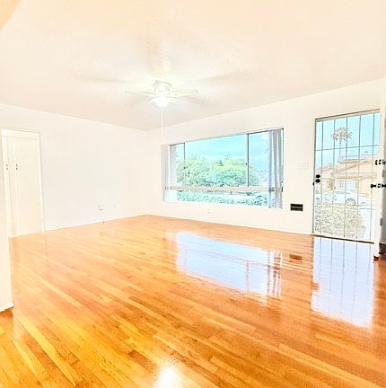 4th image of 2219 Denver St