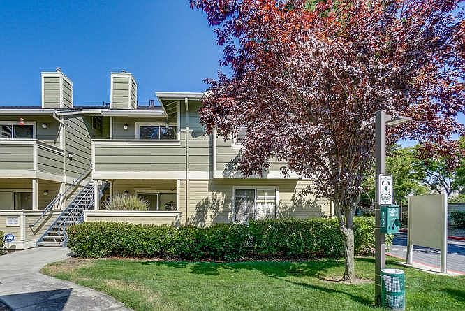 1st image of 2745 Somerset Park Cir