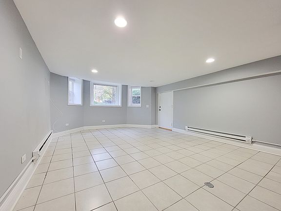 4th image of 2825 N Francisco Ave