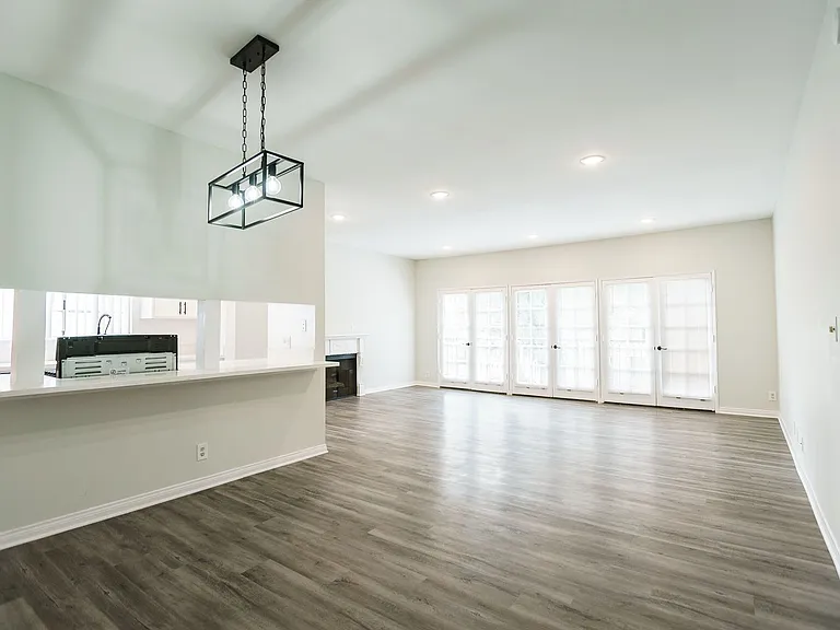 1620 South Bentley Ave — Photo 50