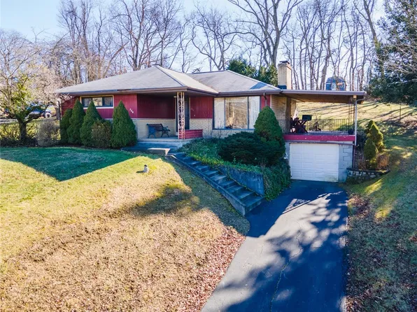 724 Morningstar Dr, Ellwood City, PA 16117