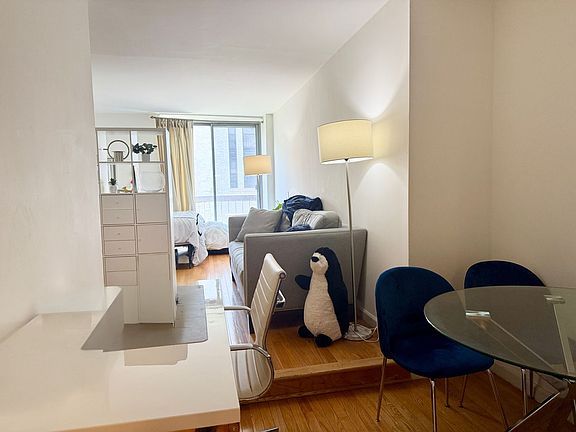 4th image of 184 Thompson St APT 4G