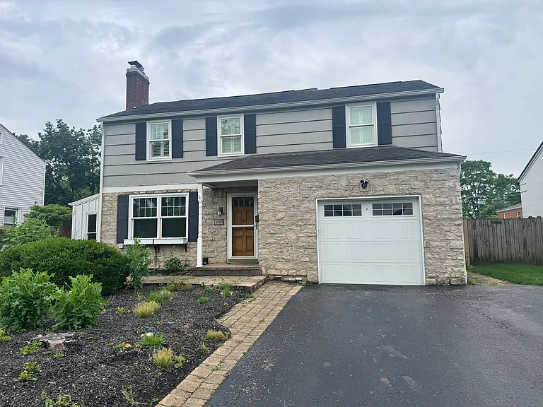 2071 Inchcliff Rd — Photo 3
