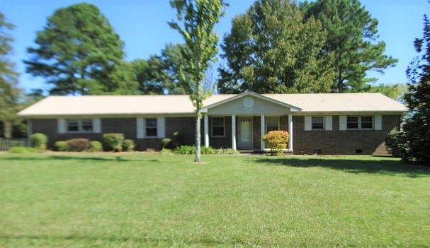 1st image of 204 Ledgeview Dr