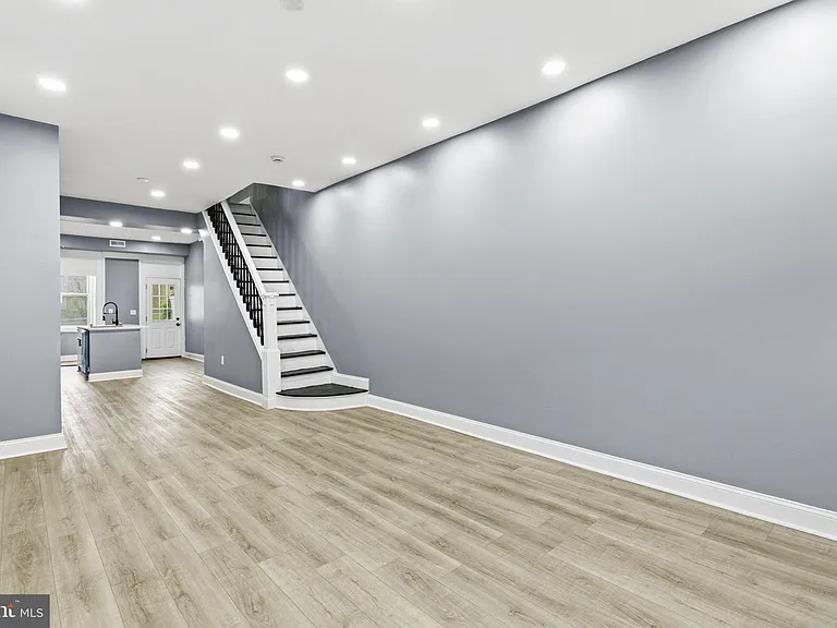 1651 Darley Ave — Photo 2