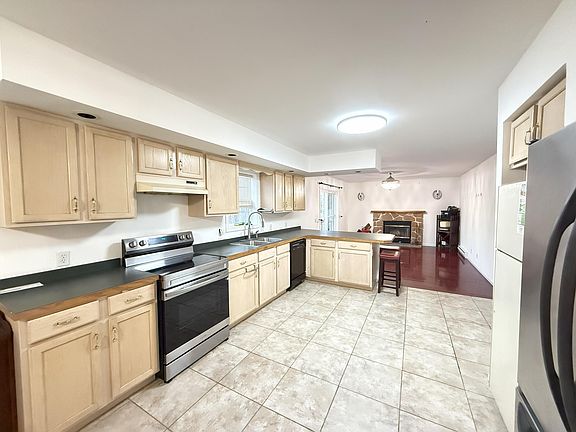 5th image of 6486 Decker Rd