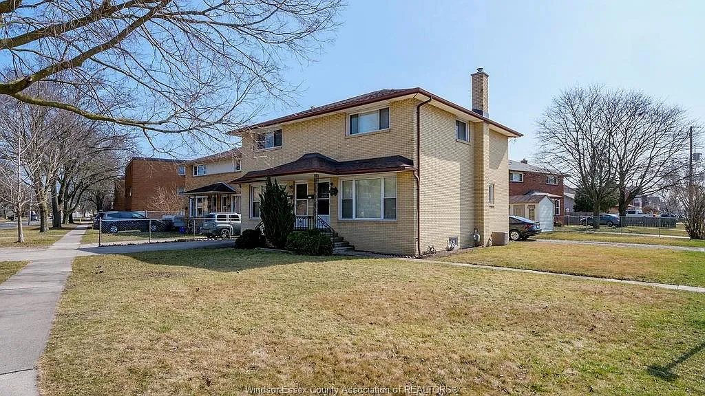 3 bed, $1,975 — Photo 3