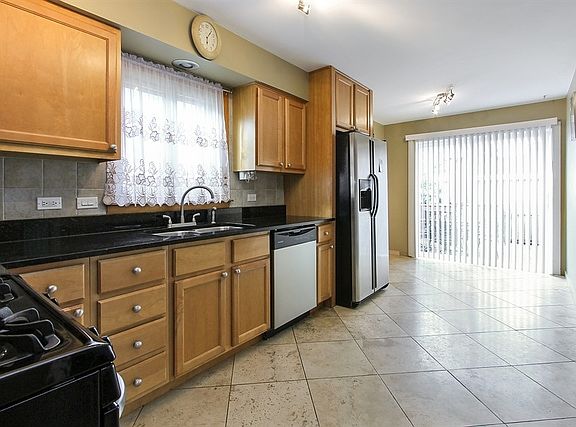 4th image of 5030 Forster Ave