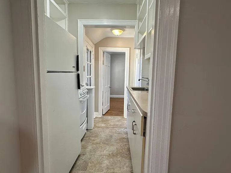 653 Montclair Dr — Photo 9