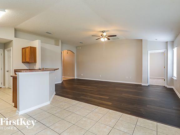 4th image of 2742 Salina Ct