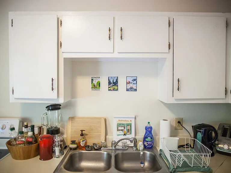 1523 Ashwood Ave #C — Photo 6