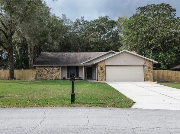 6079 Fairway Dr, Dade City, FL 33523