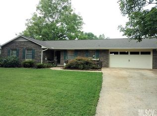 5577 Clearlake Dr, Hickory, NC 28601