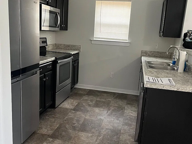 1701 Old Williamsburg Rd — Photo 2