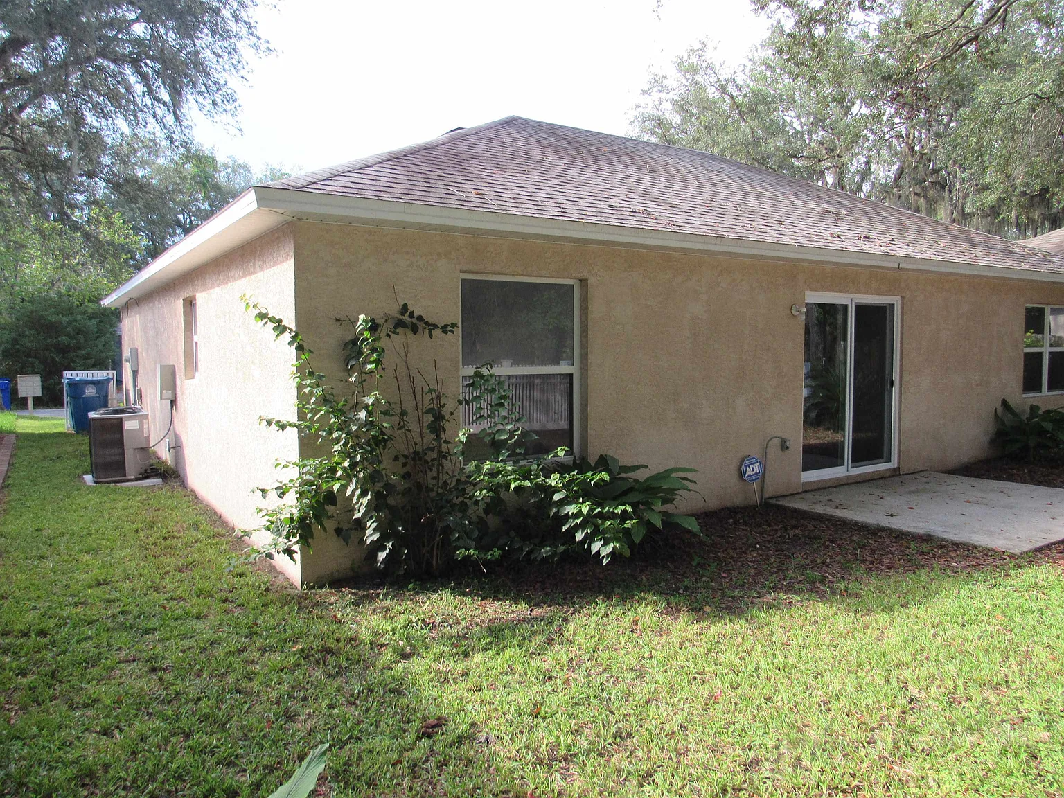 3 bed, 1400 sqft, $2,100 — Photo 4