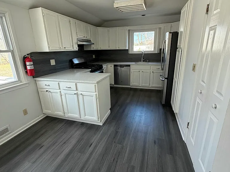 6 Barbara Ln — Photo 4