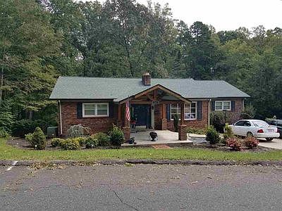 2nd image of 211 Courtland St