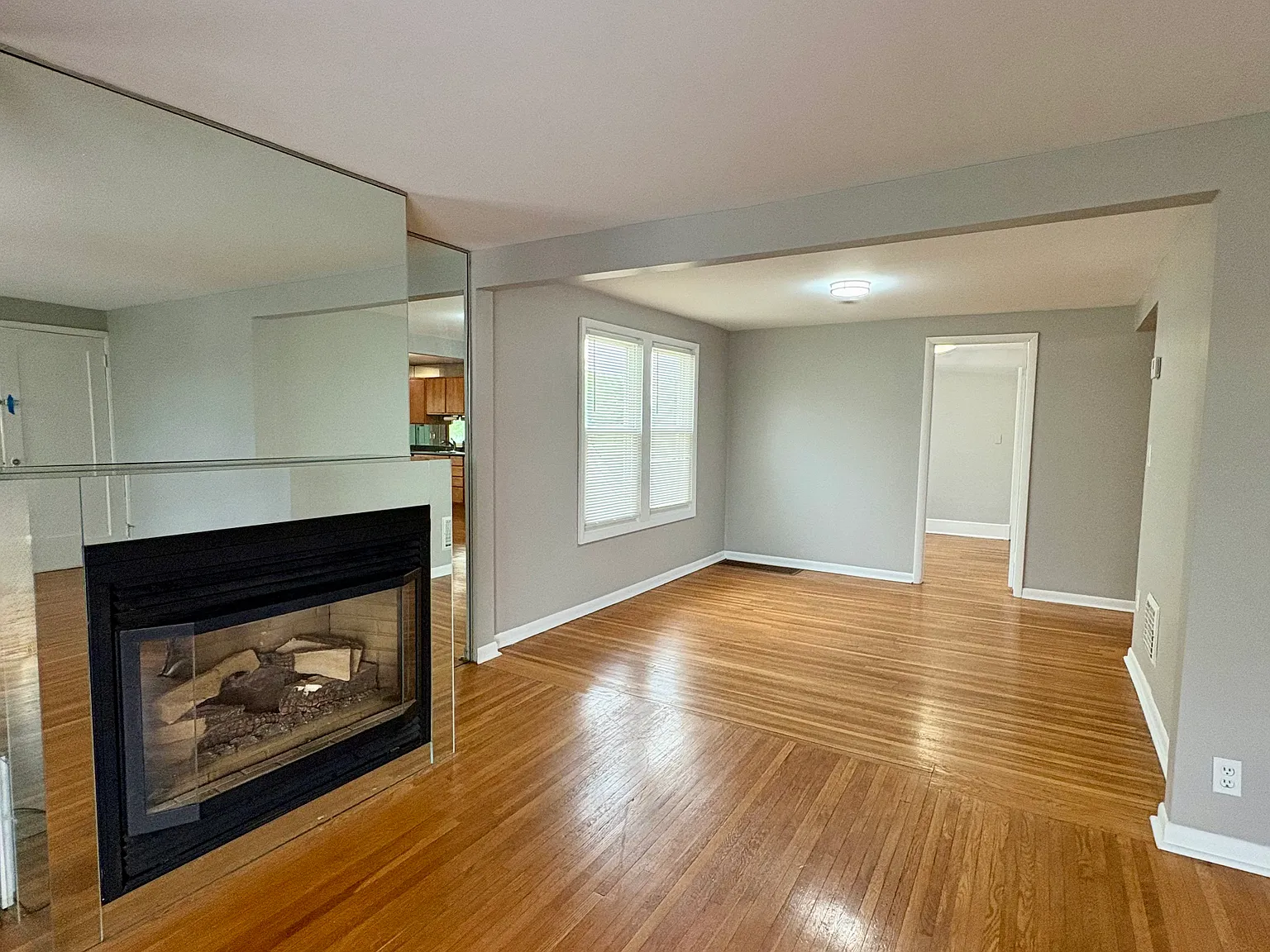 3 bed, 1200 sqft, $2,000 — Photo 3