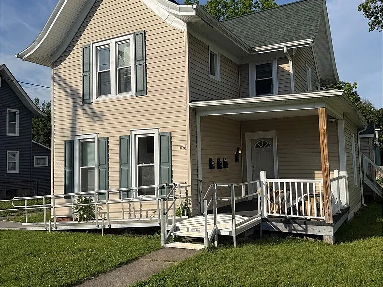 1056 Walnut St #2 — Photo 1