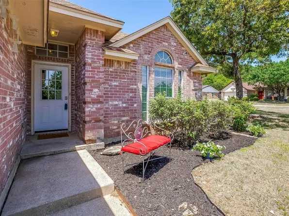 836 Magnolia Ct, Hurst, TX 76053