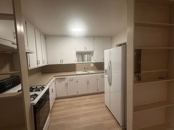 3rd image of 2037 Cypress Ave APT 12