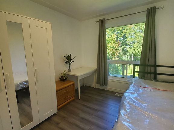 4th image of 406 Tamarack Dr