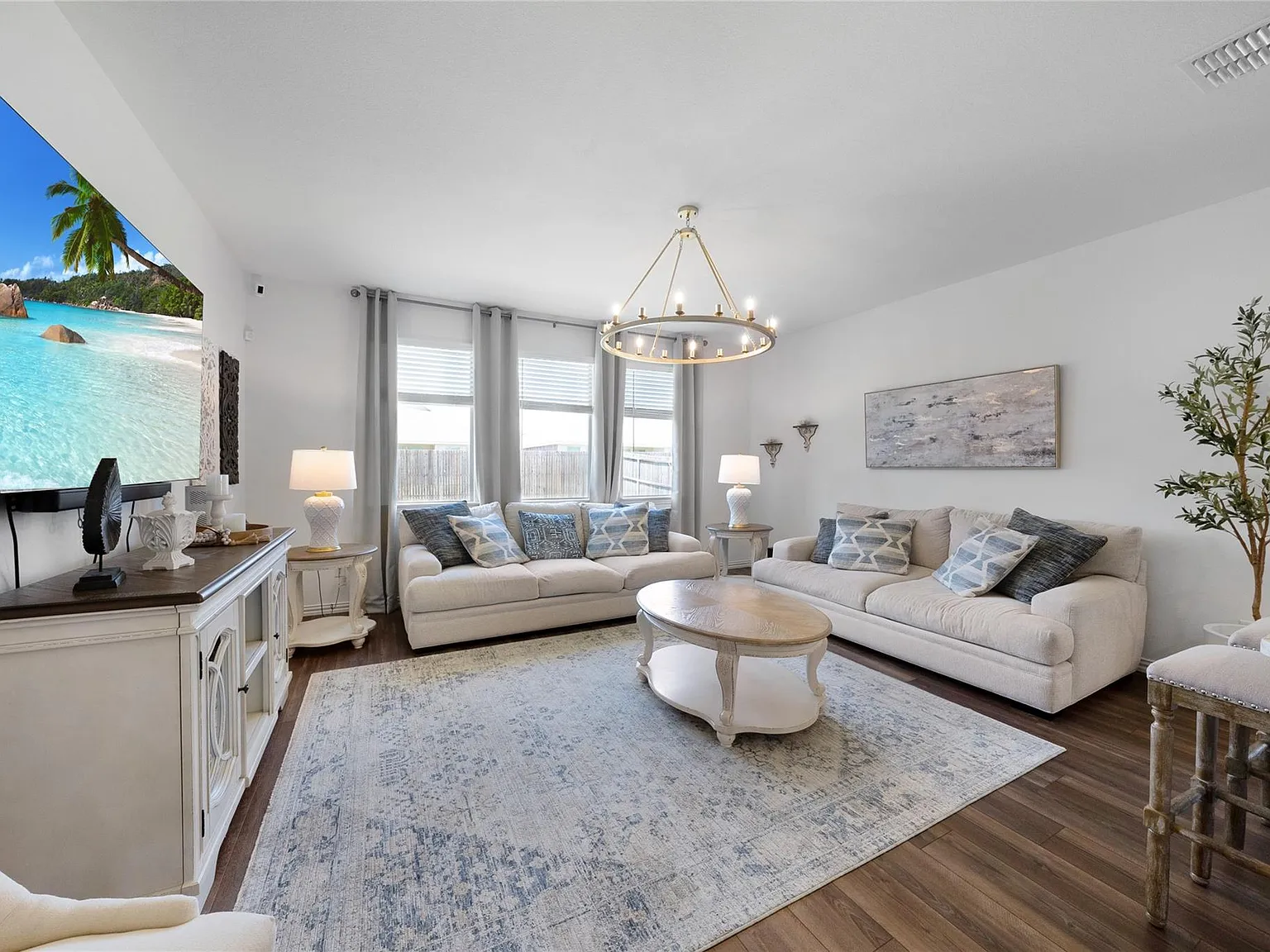 4 bed, 1994 sqft, $1,975 — Photo 4