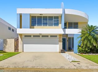 25 Araucana, Luquillo, PR 00773