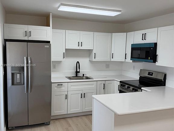 2nd image of 145 W 20th St #1