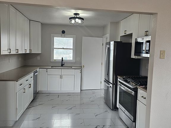 4th image of 550 Hall Ave #A