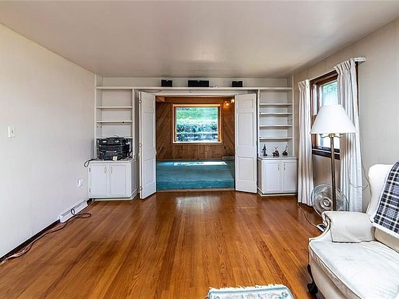 3rd image of 1015 Orchard Ave