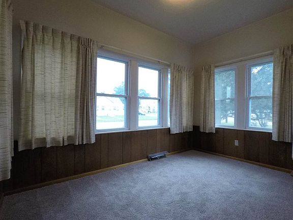 4th image of 1020 E 5th St