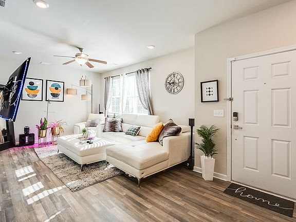 4th image of 1313 Sweetbriar Cir