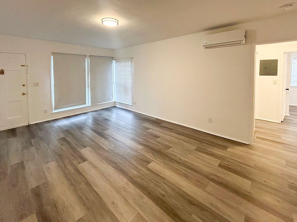 1st image of 404 E Elmwood Ave