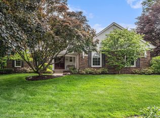37715 W Meadowhill Dr, Northville, MI 48167