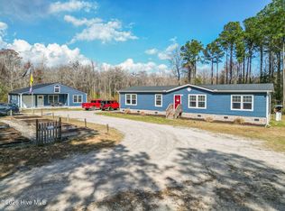 460 Oakey Point Rd, Hampstead, NC 28443